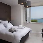Jakuzzi Suartini *