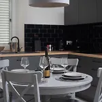 Jakuzzi Suartini *