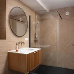 Jakuzzi Suartini