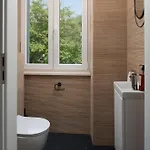 Jakuzzi Suartini *