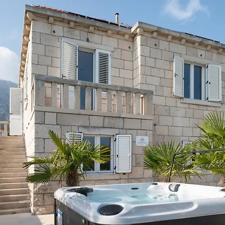 Jakuzzi Suartini Apartmán
