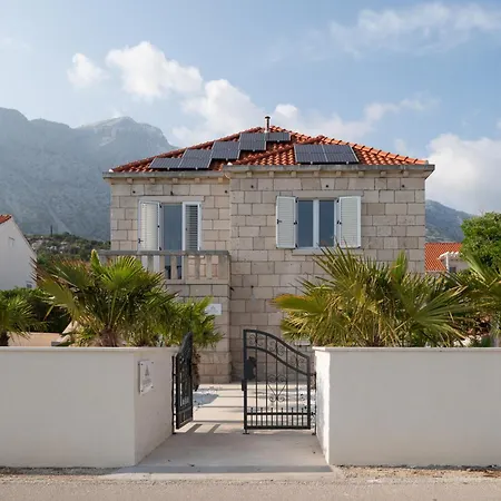 公寓 Jakuzzi Suartini *