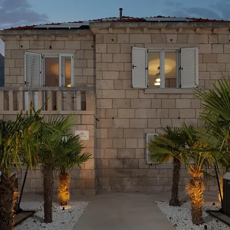 Jakuzzi Suartini 公寓