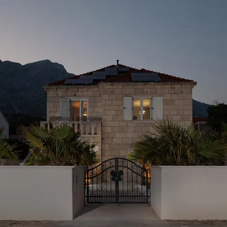 Jakuzzi Suartini Apartment