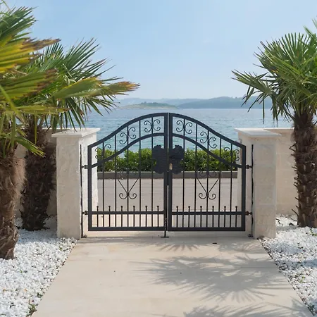 公寓 Jakuzzi Suartini 奥瑞比克