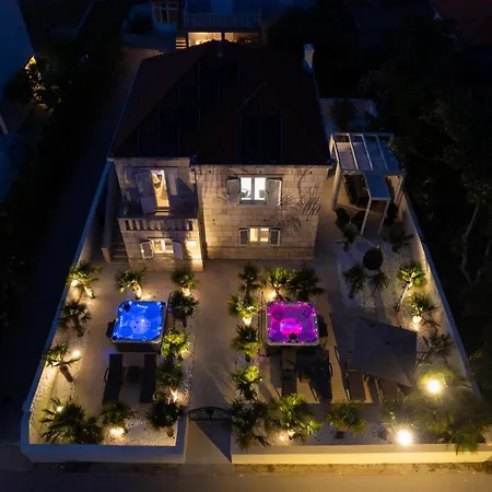 Apartment Jakuzzi Suartini