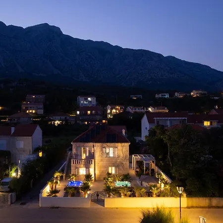 Apartment Jakuzzi Suartini