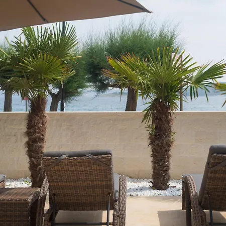 Jakuzzi Suartini Apartment Orebić