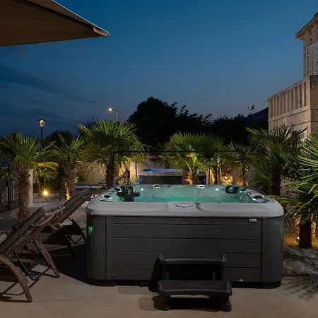 Apartment Jakuzzi Suartini