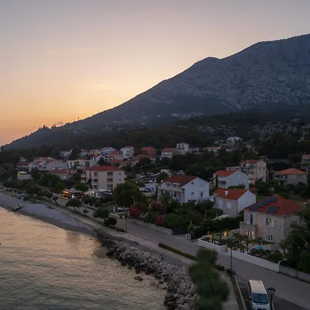 Jakuzzi Suartini Apartment