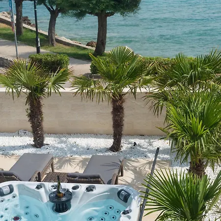 Jakuzzi Suartini