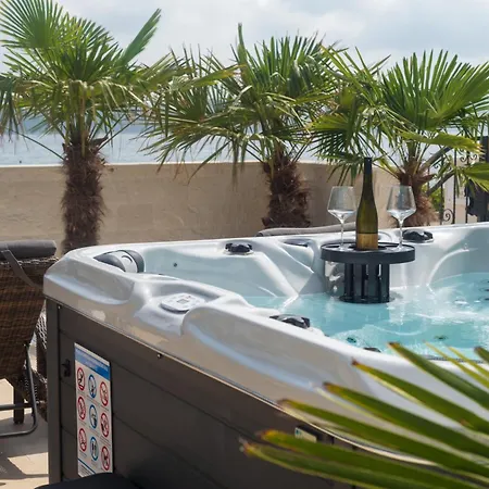 Jakuzzi Suartini * 奥瑞比克