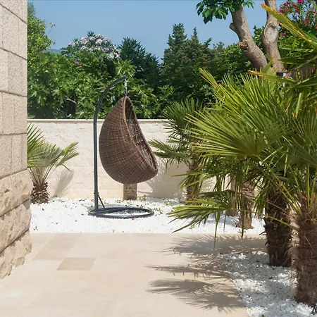 Jakuzzi Suartini 奥瑞比克