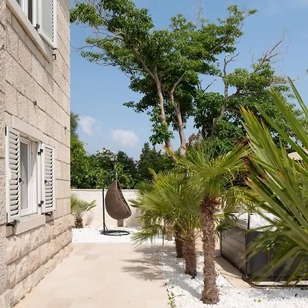 Jakuzzi Suartini 公寓 *