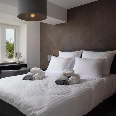 Jakuzzi Suartini * 奥瑞比克