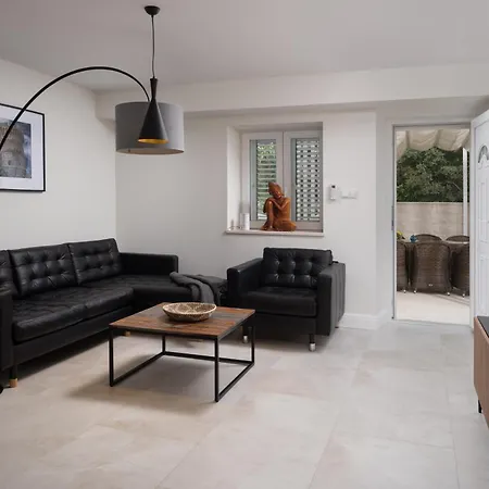 Jakuzzi Suartini 奥瑞比克