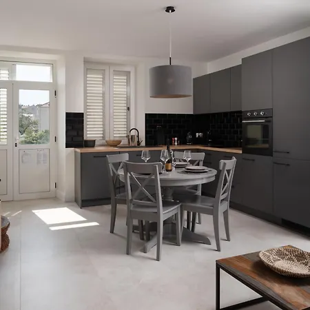 Jakuzzi Suartini 奥瑞比克