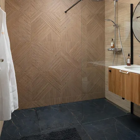 Jakuzzi Suartini