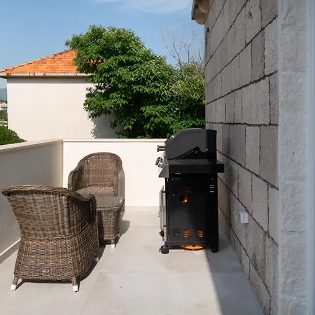 Apartment Jakuzzi Suartini