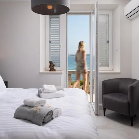 Jakuzzi Suartini Apartment Orebić