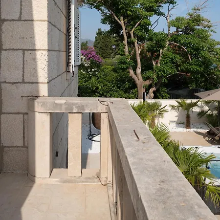 Jakuzzi Suartini 奥瑞比克