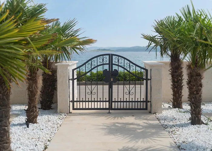 Apartman Jakuzzi Suartini Orebic