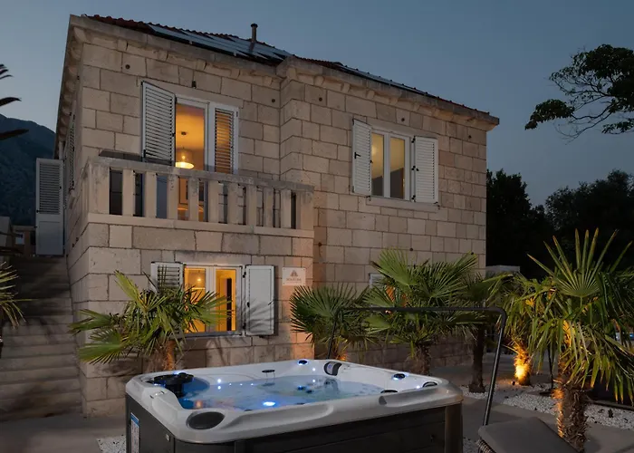 Jakuzzi Suartini Apartman *